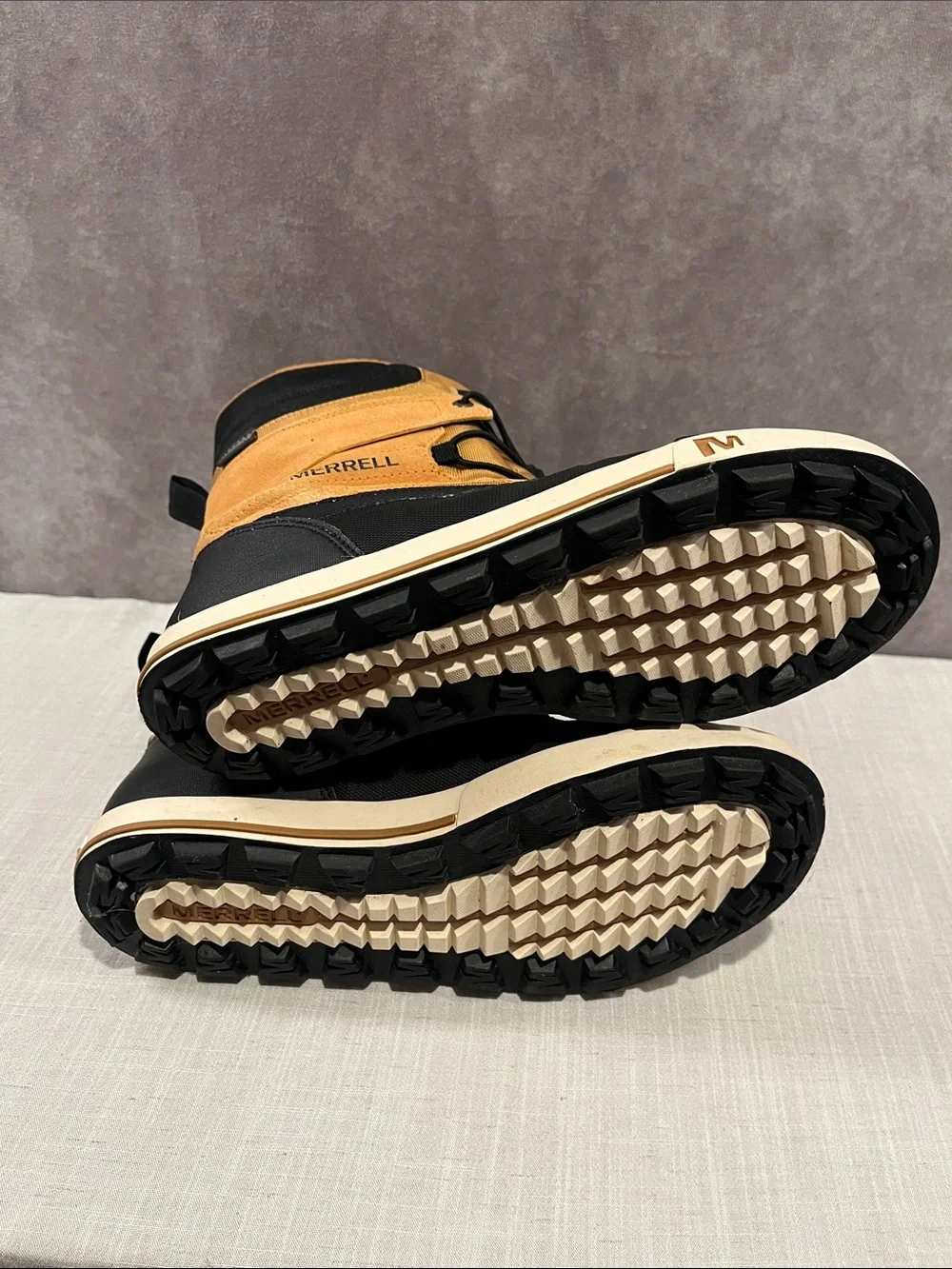 Merrell Snowbank 2.0 Two-Tone Winter Boots in Tan and Black size 5